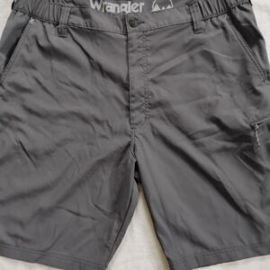 Wrangler ATG All Terrain Gear Mens Grey Shorts Size 40 100% Polyester
